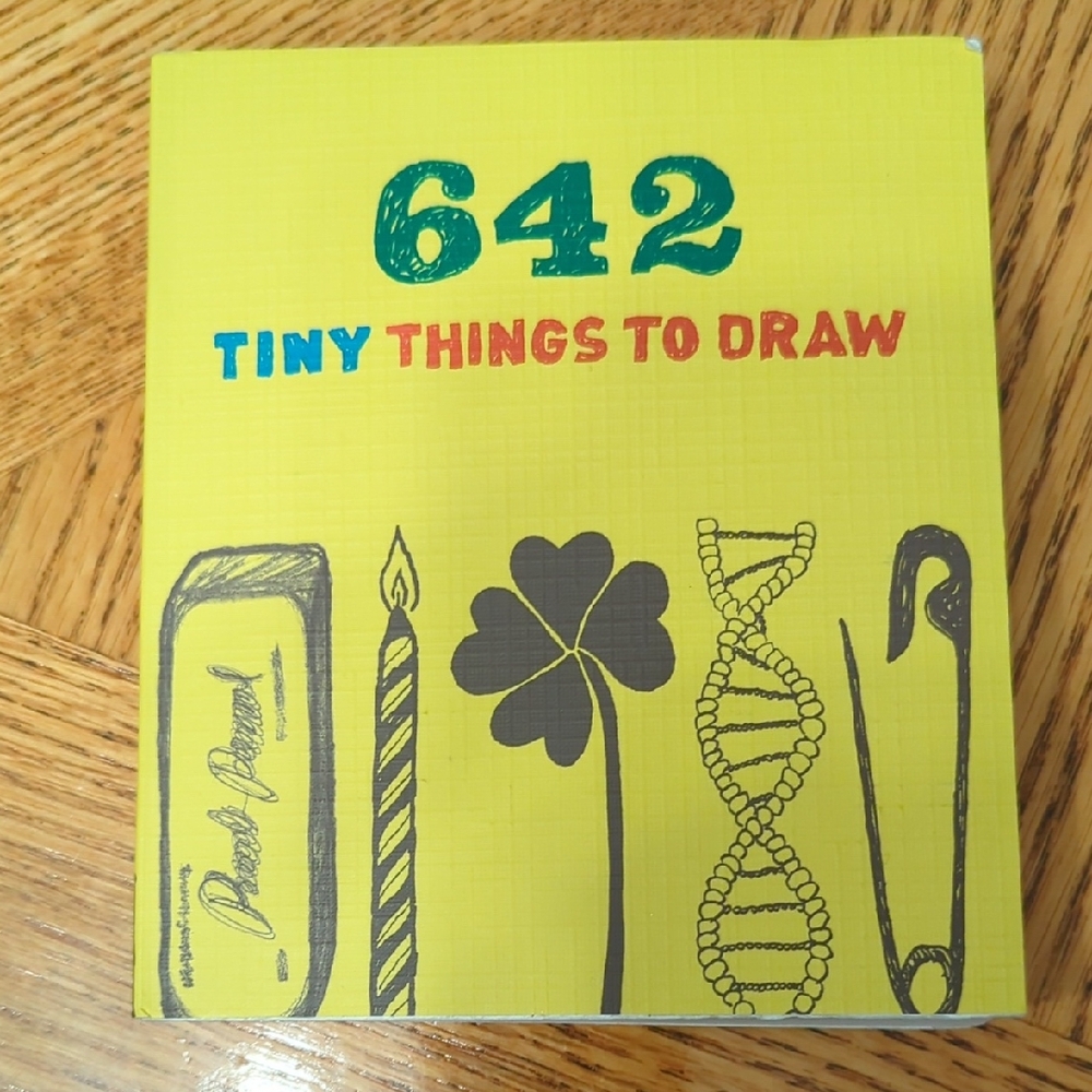 FREE WITH PURCHASE 642 Tiny Things to Draw Book